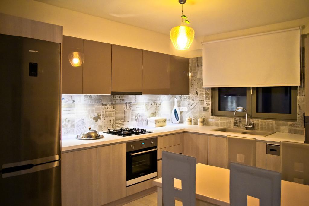 Sea View Beachfront Villa Maria กูเวส ภายนอก รูปภาพ