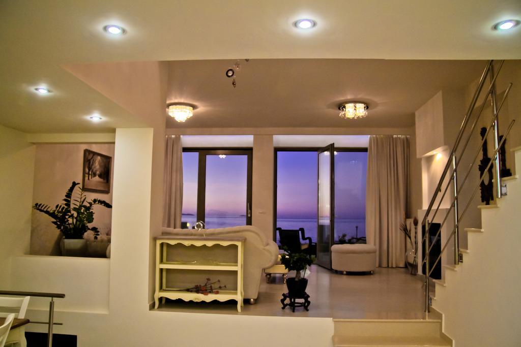 Sea View Beachfront Villa Maria กูเวส ภายนอก รูปภาพ