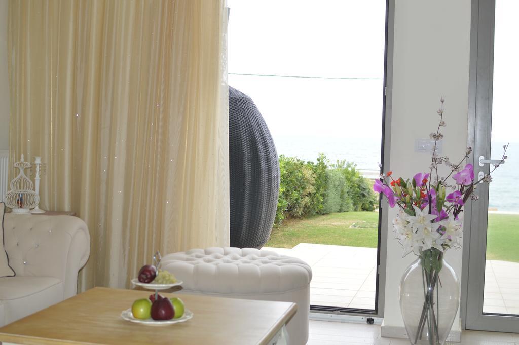 Sea View Beachfront Villa Maria กูเวส ภายนอก รูปภาพ