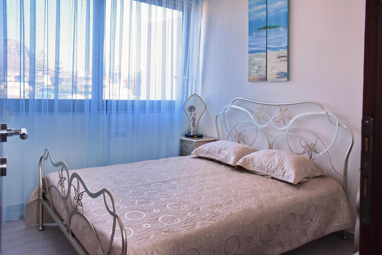 Sea View Beachfront Villa Maria กูเวส ภายนอก รูปภาพ