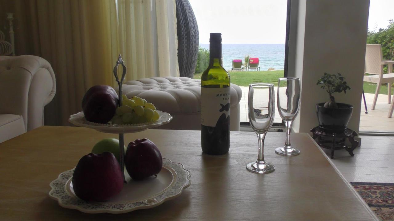 Sea View Beachfront Villa Maria กูเวส ภายนอก รูปภาพ