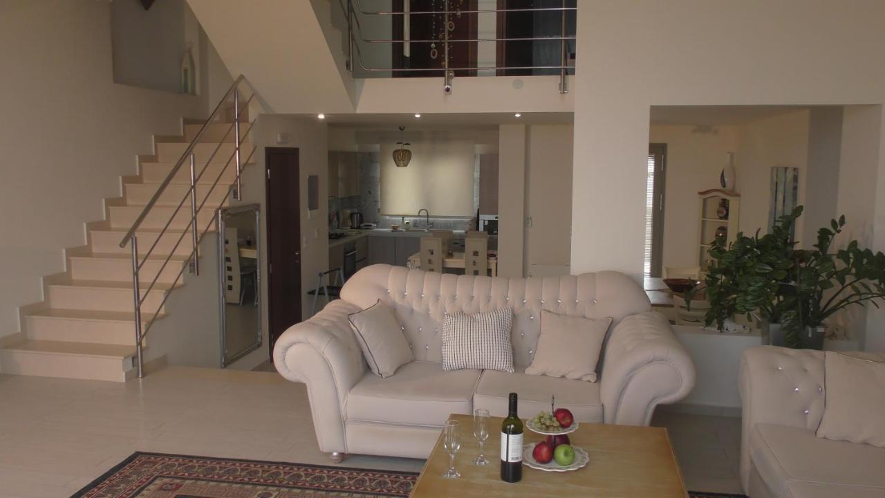 Sea View Beachfront Villa Maria กูเวส ภายนอก รูปภาพ